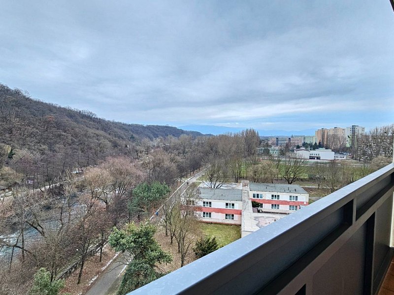 Moderný unikát - 1,5- izb. byt s 2 loggiami na prenájom (Nad jazerom)