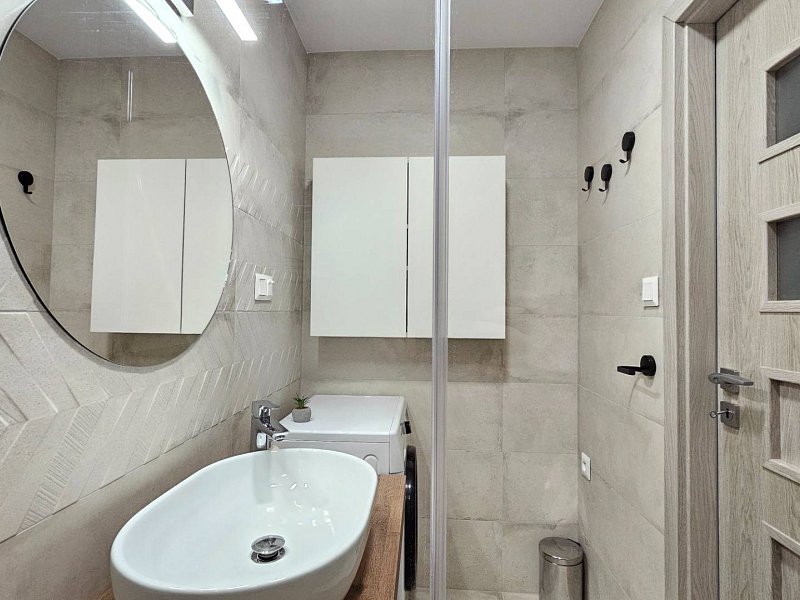 Moderný unikát - 1,5- izb. byt s 2 loggiami na prenájom (Nad jazerom)