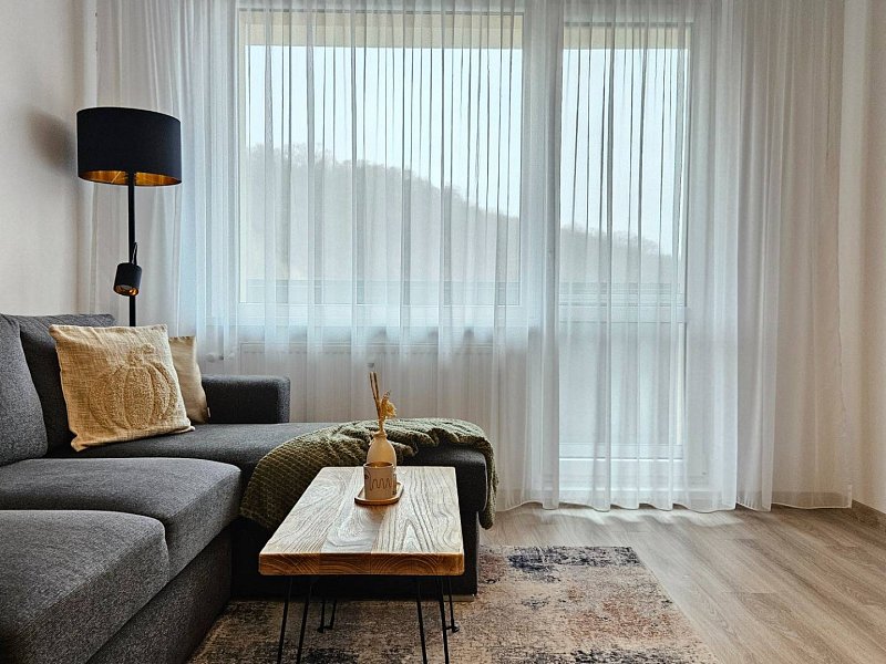 Moderný unikát - 1,5- izb. byt s 2 loggiami na prenájom (Nad jazerom)