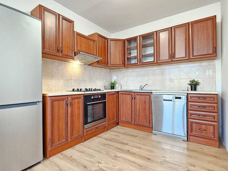 Na prenájom priestranný 3 - izbový byt, Krosnianska ul.