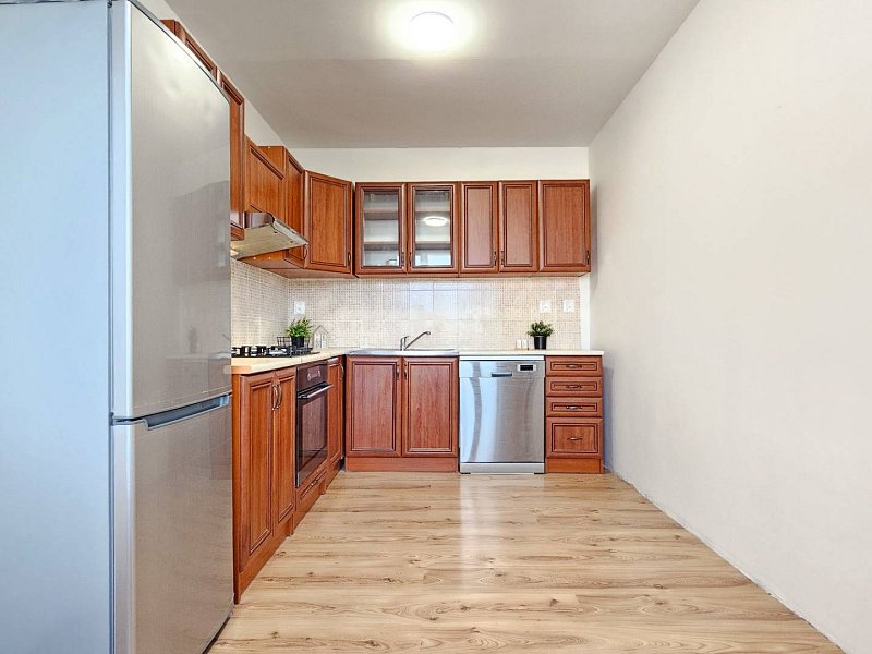 Na prenájom priestranný 3 - izbový byt, Krosnianska ul.