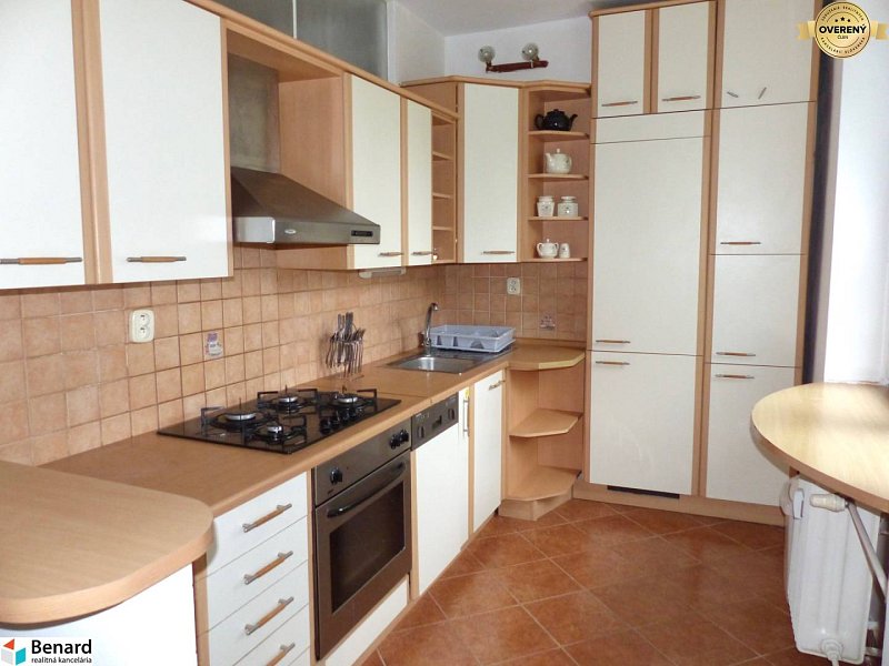 NA PREDAJ 2  IZBOVÝ BYT, BALKÓN, PREŠOV, UL. PAVLOVIČOVO NÁMESTIE