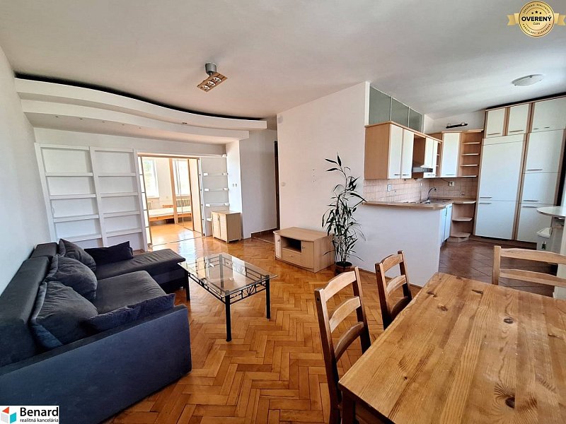 REZERVOVANÝ 2  IZBOVÝ BYT, BALKÓN, PREŠOV, UL. PAVLOVIČOVO NÁMESTIE