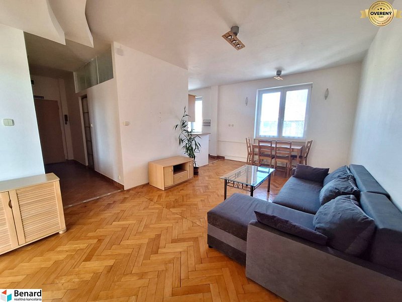 REZERVOVANÝ 2  IZBOVÝ BYT, BALKÓN, PREŠOV, UL. PAVLOVIČOVO NÁMESTIE