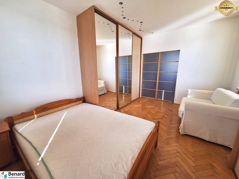 REZERVOVANÝ 2  IZBOVÝ BYT, BALKÓN, PREŠOV, UL. PAVLOVIČOVO NÁMESTIE