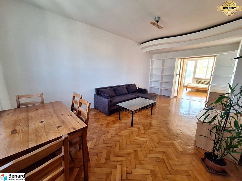 REZERVOVANÝ 2  IZBOVÝ BYT, BALKÓN, PREŠOV, UL. PAVLOVIČOVO NÁMESTIE