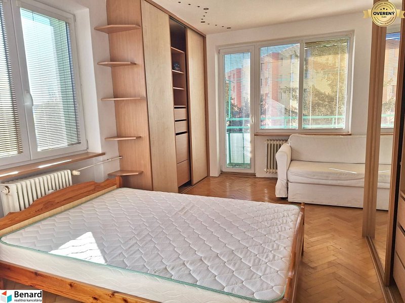 NA PREDAJ 2  IZBOVÝ BYT, BALKÓN, PREŠOV, UL. PAVLOVIČOVO NÁMESTIE