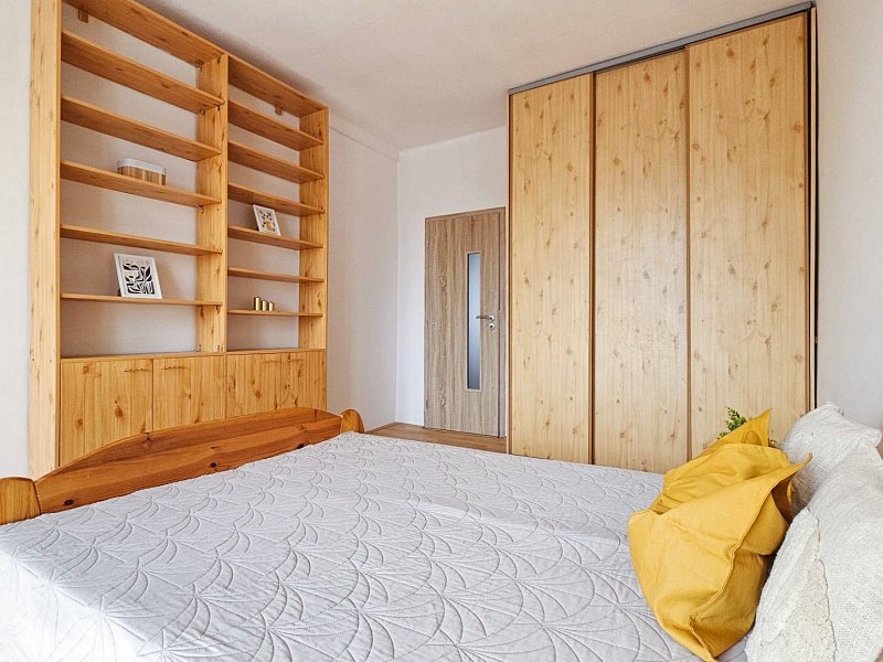 Svetlý 2  izbový byt na prenájom v skvelej lokalite KE - Sever