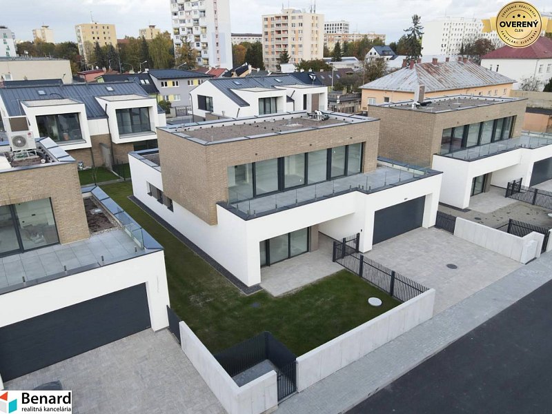 MODERNÝ 5 IZB.RODINNÝ DOM, CENTRUM POPRADU, s POZEMKOM 546 m2