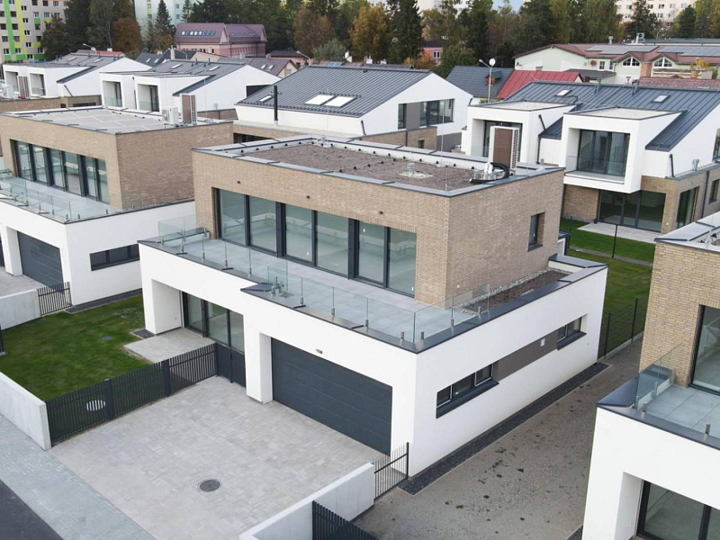 MODERNÝ 5 IZB.RODINNÝ DOM, CENTRUM POPRADU, s POZEMKOM 546 m2