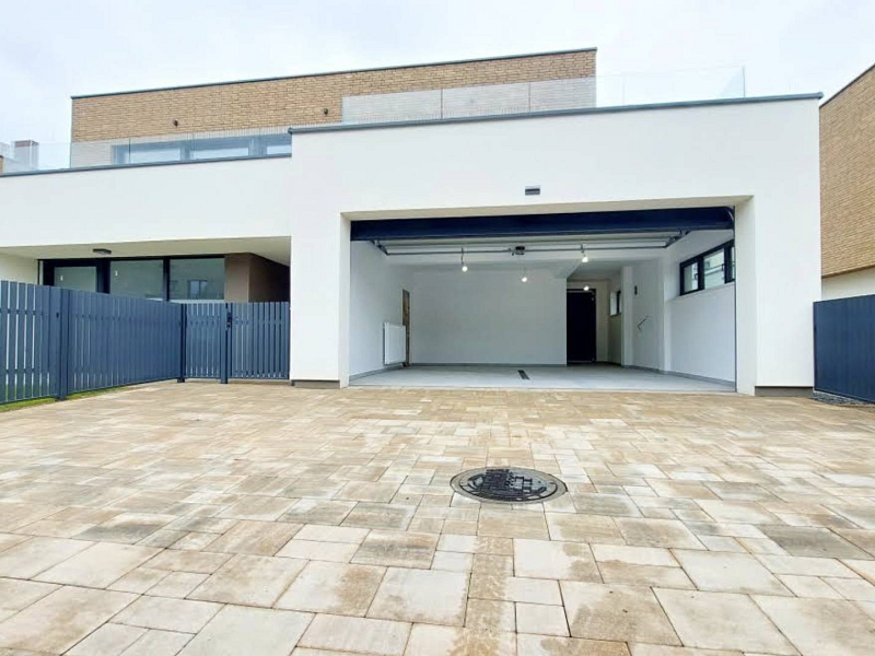 MODERNÝ 5 IZB.RODINNÝ DOM, CENTRUM POPRADU, s POZEMKOM 546 m2