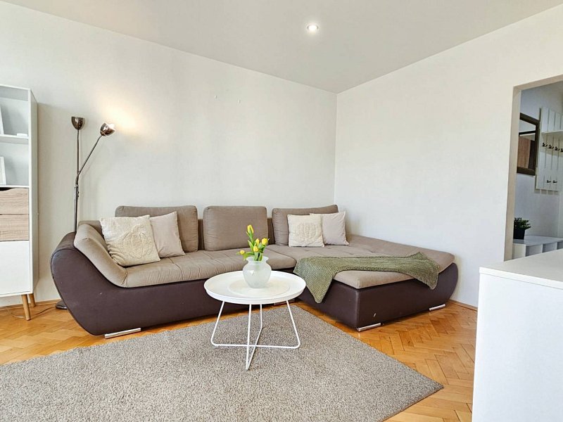 Na prenájom - 3 izbový byt v Starom Meste, ul, Karpatská 