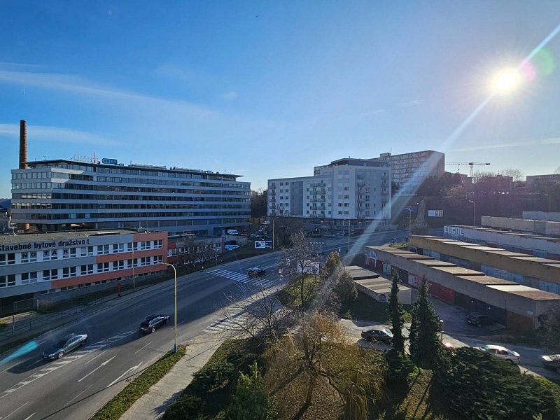 Na prenájom - 3 izbový byt v Starom Meste, ul, Karpatská 