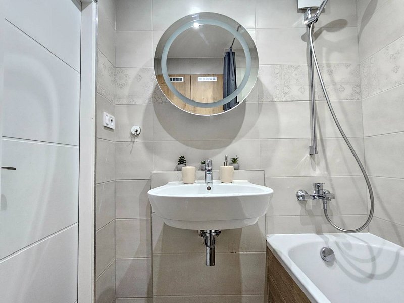 Na prenájom - 3 izbový byt v Starom Meste, ul, Karpatská 