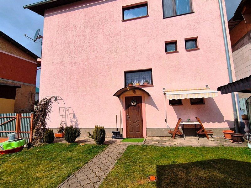 UDRŽIAVANÝ 6 IZBOVÝ RODINNÝ DOM, 1242m2, ÚDOL, 