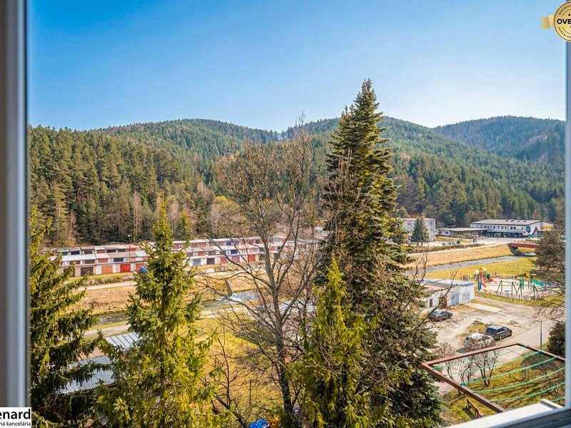 Byt s krásnym výhľadom a garážou oproti bytovke