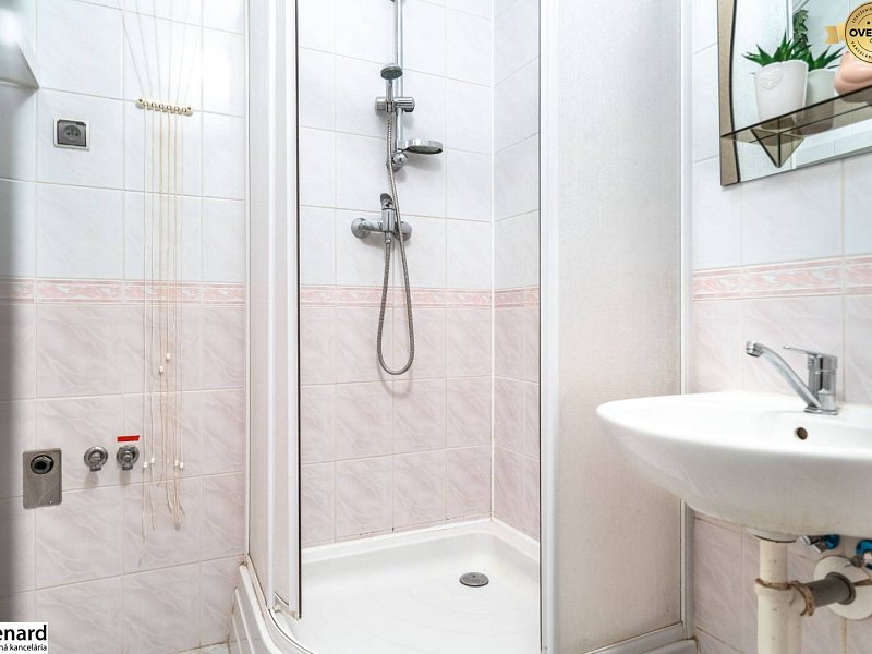 Byt s krásnym výhľadom a garážou oproti bytovke