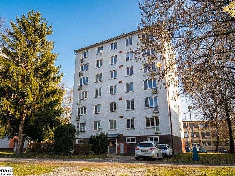 Byt s krásnym výhľadom a garážou oproti bytovke