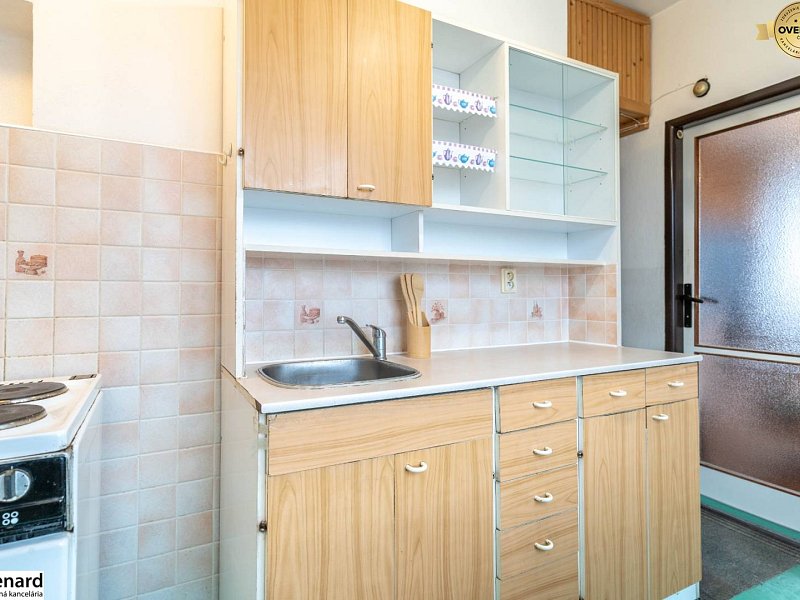 Byt s krásnym výhľadom a garážou oproti bytovke