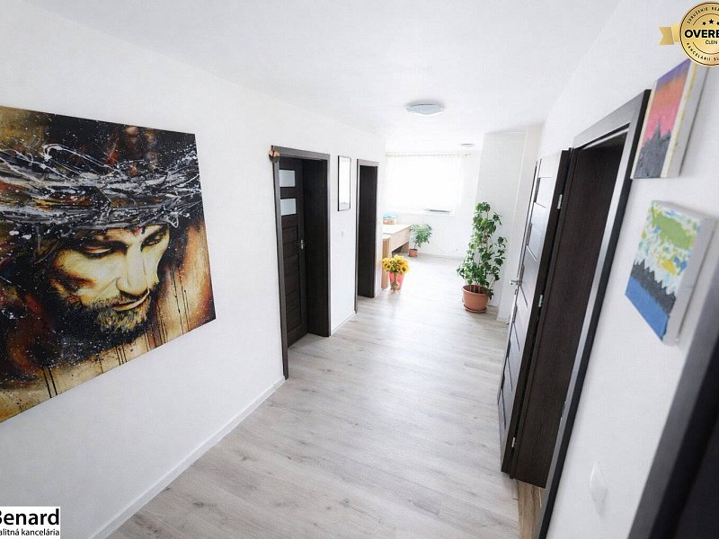 Veľkorysý rodinný dom s bazénom