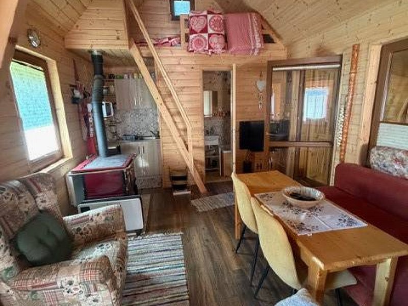 NA PREDAJ chatka v Orlove 