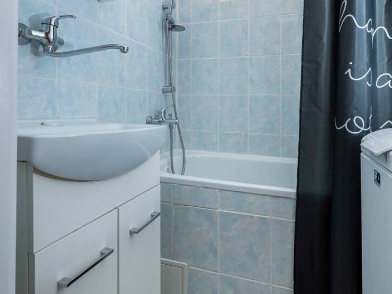 NA PREDAJ SLNEČNÝ 2 izb. byt, ŠIRŠIE CENTRUM s VÝHĽADOM do záhrad. 