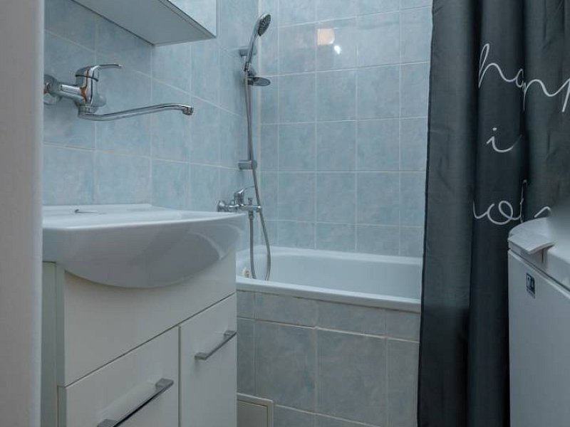 NA PREDAJ SLNEČNÝ 2 izb. byt, ŠIRŠIE CENTRUM s VÝHĽADOM do záhrad. 