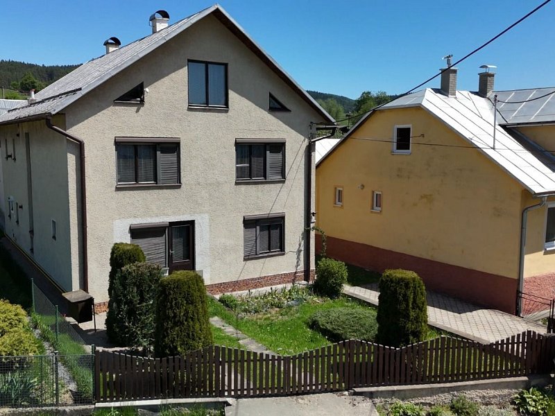 2 PODLAŽNÝ RODINNÝ DOM S PRÍSTAVBOU, 1064m2, JARABINA;