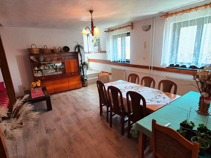 2 PODLAŽNÝ RODINNÝ DOM S PRÍSTAVBOU, 1064m2, JARABINA;