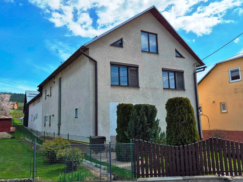 2 PODLAŽNÝ RODINNÝ DOM S PRÍSTAVBOU, 1064m2, JARABINA;