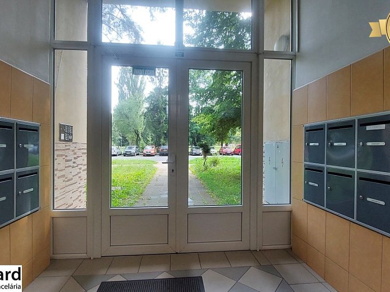 NA PREDAJ VEĽKÝ 3 IZB. BYT, SÍDLISKO III, V. CLEMENTISA 78 m2