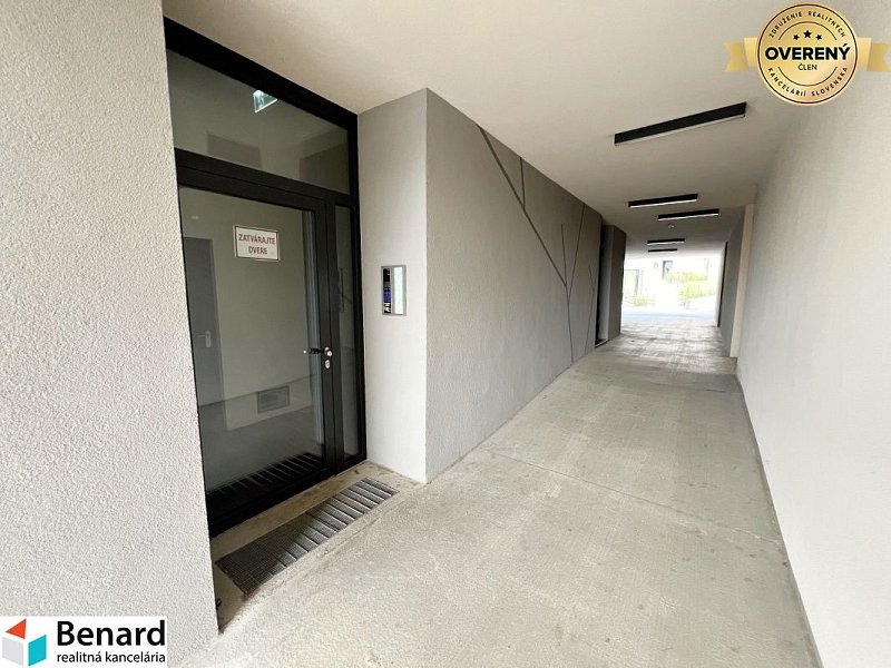 PREŠOV-NOVOSTAVBA,1 IZB. BYT, ZARIADENÝ, VL.PARK. MIESTO