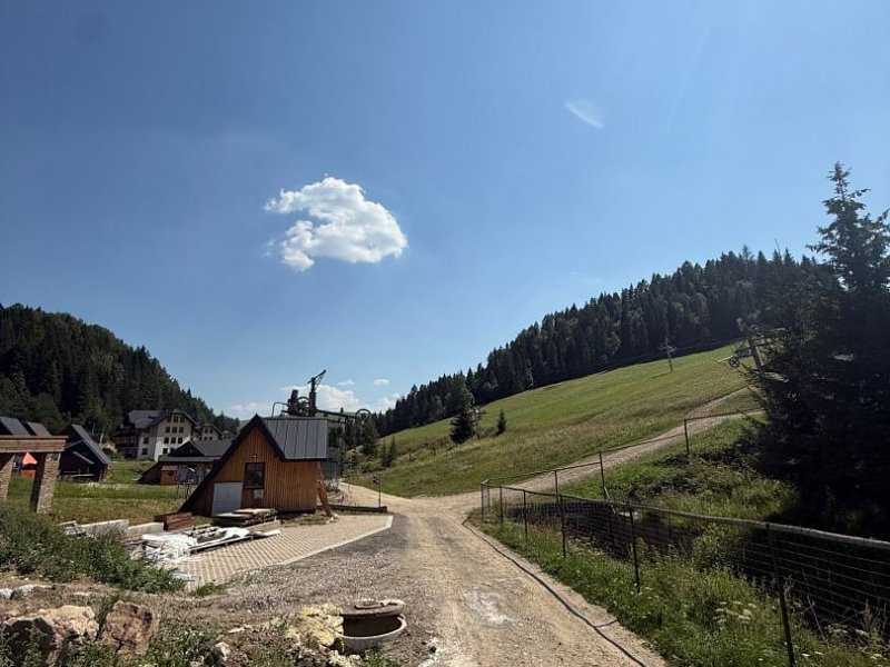 Stavebný pozemok na chatu v Litmanovej – krásne prostredie, ideálny na