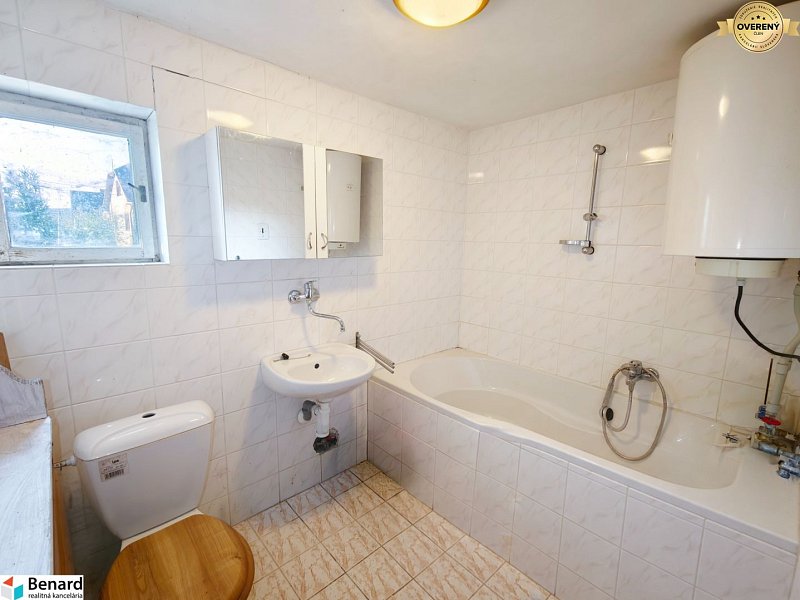 DREVENICA / RODINNÝ DOM V OBCI ČIRČ, 760 m2