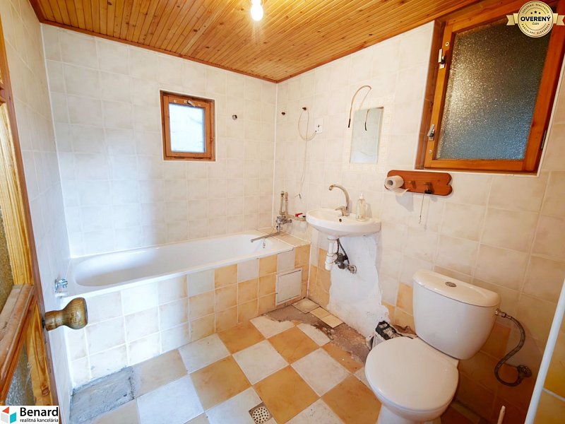 DREVENICA / RODINNÝ DOM V OBCI ČIRČ, 760 m2
