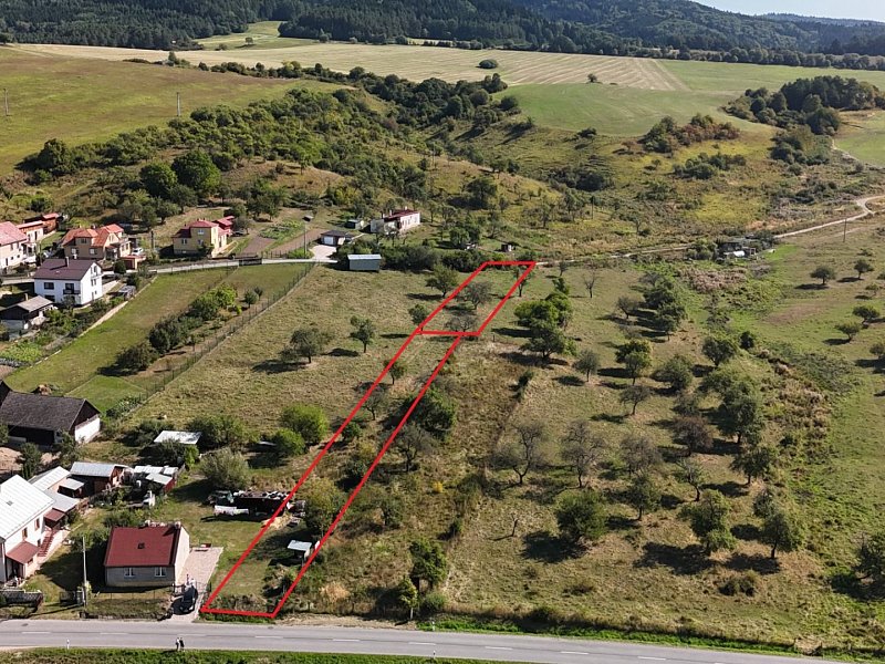 STAVEBNÝ POZEMOK 1629m2, JARABINA