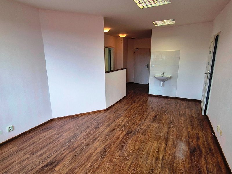 NA PREDAJ NEBYTOVÝ PRIESTOR, 78m2, CENTRUM;
