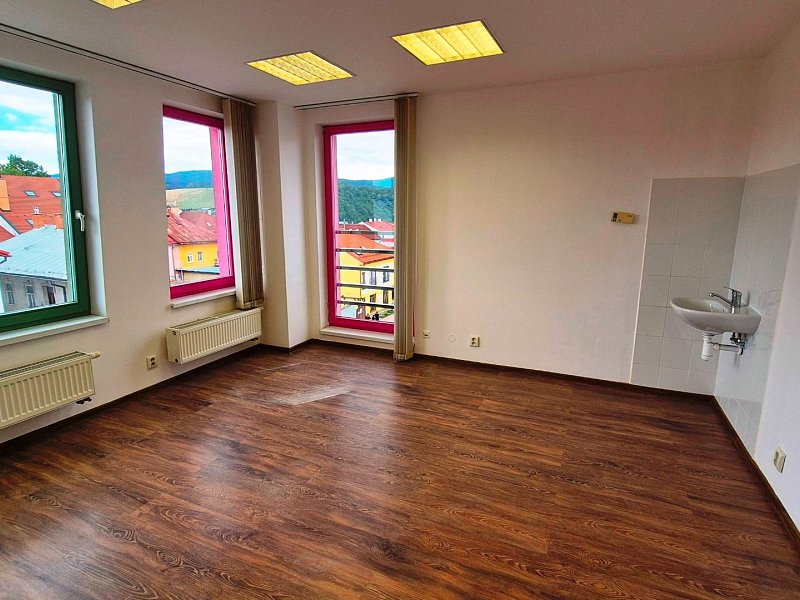 NA PREDAJ NEBYTOVÝ PRIESTOR, 78m2, CENTRUM;