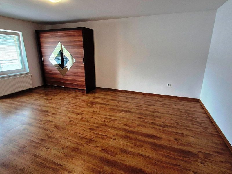 NA PRENÁJOM PRIESTRANNÝ 3 IZBOVÝ BYT, 121m2, ul. LEVOČSKÁ