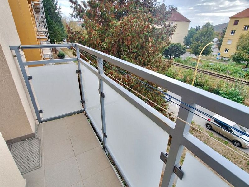 PRENÁJOM NOVOREKONŠTRUOVANÝ 2 IZBOVÝ BYT, BALKÓN, PREŠOV, UL. PAVL.NÁM