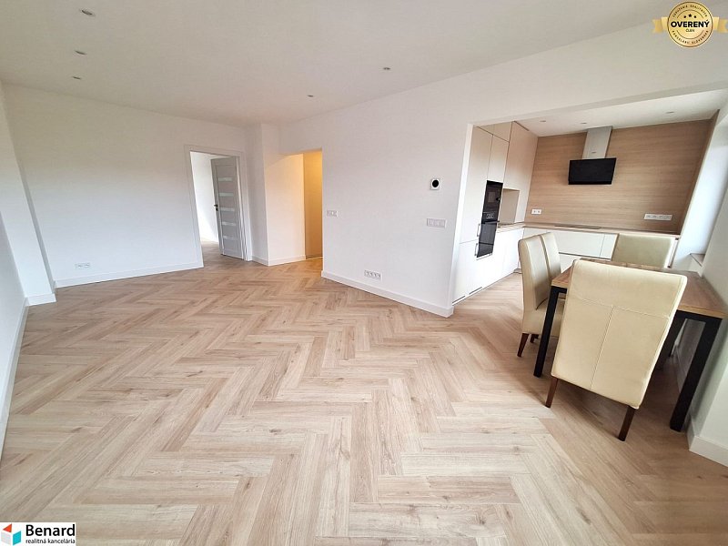 PRENÁJOM NOVOREKONŠTRUOVANÝ 2 IZBOVÝ BYT, BALKÓN, PREŠOV, UL. PAVL.NÁM