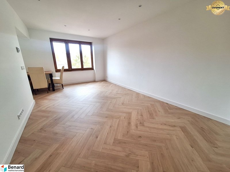 PRENÁJOM NOVOREKONŠTRUOVANÝ 2 IZBOVÝ BYT, BALKÓN, PREŠOV, UL. PAVL.NÁM