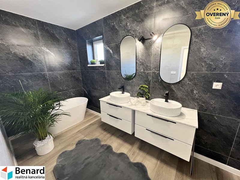 EXKLUZÍVNY RODINNÝ DOM,POZEMOK 750 m2, PREŠOV, KOŠARISKÁ